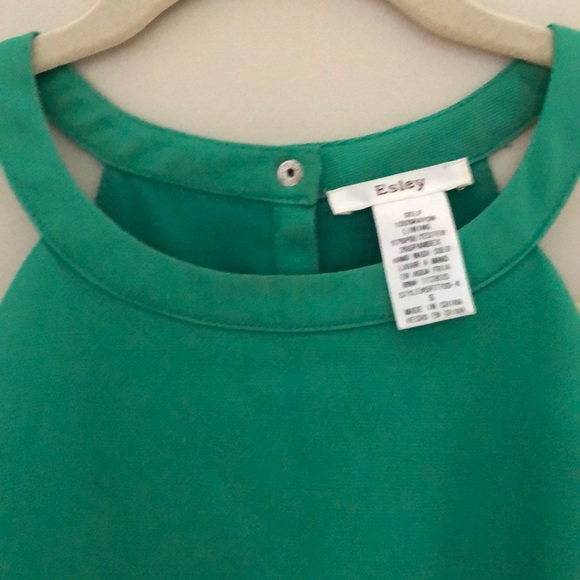 Green scalloped hem dress. Size small - Picture 3 of 6